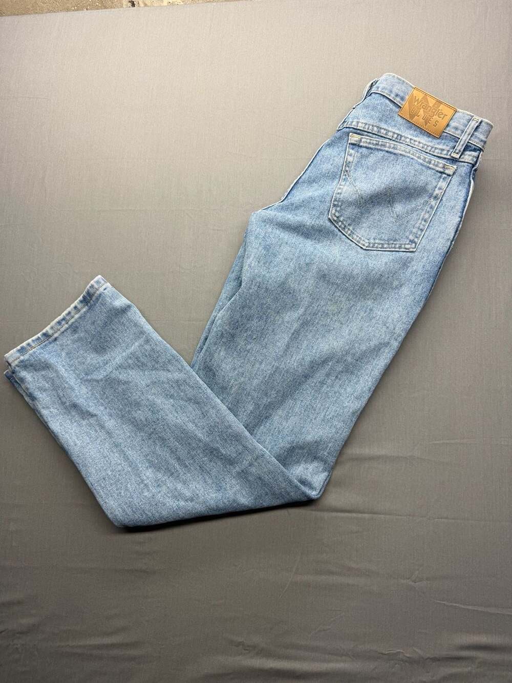 Wrangler Blues Jeans Size 32x32 Light Wash High Rise Straight Leg